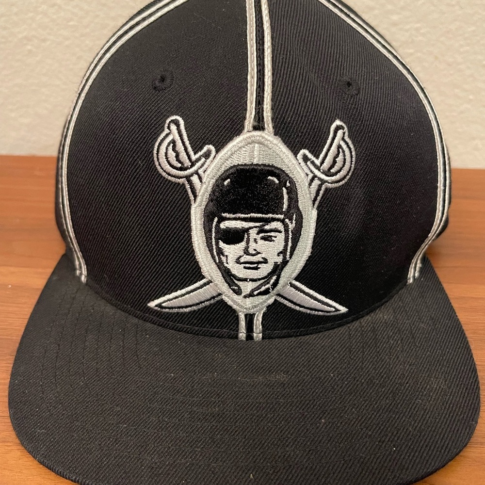 Oakland Raiders Vintage Logo Mitchell & Ness Cap Snapback